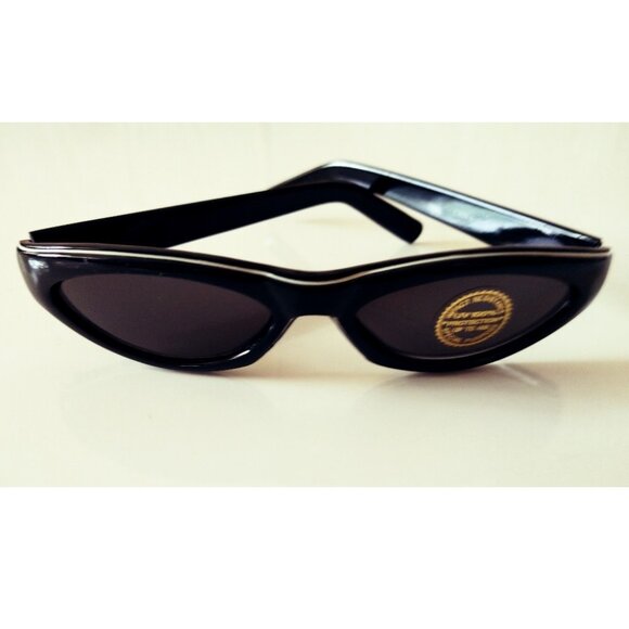 Black Cateye Sunglasses Sporty 90s Retro  - Deadstock - Picture 2 of 10